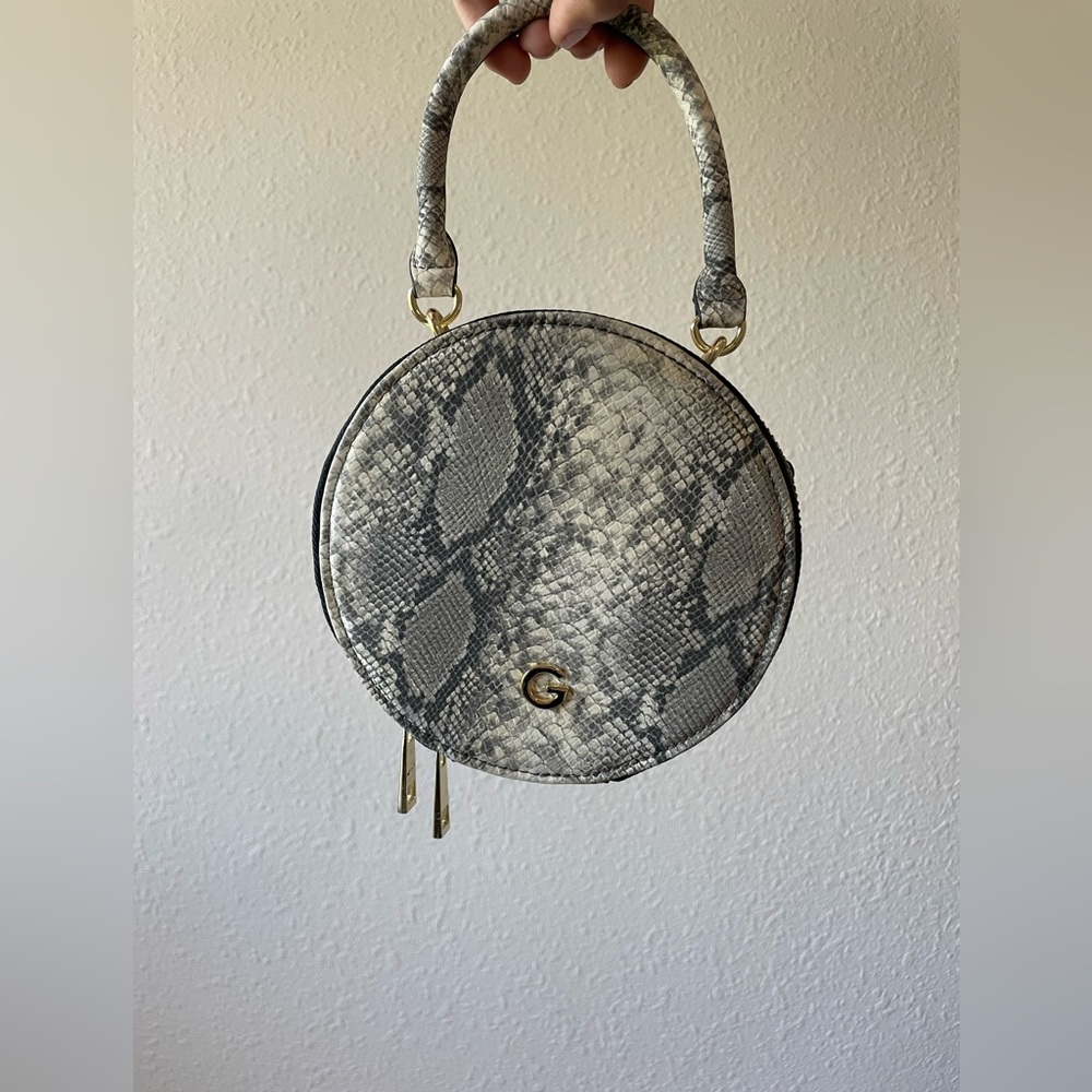 Guess Bag - Picture 3 of 3